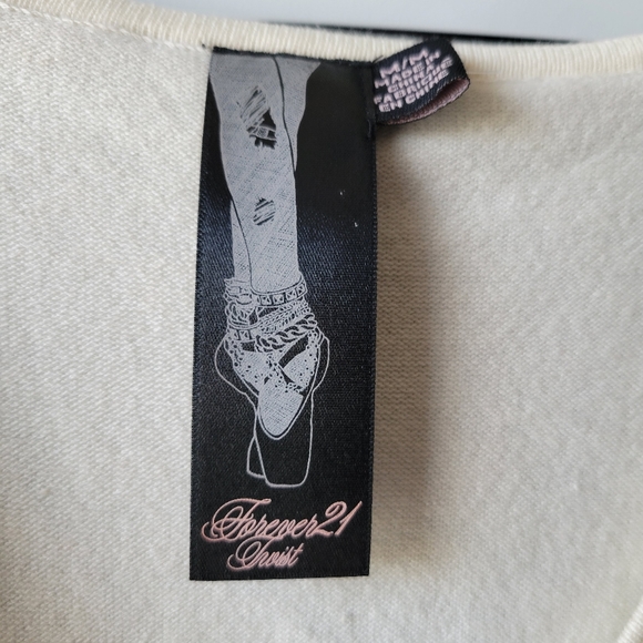 F21 Twist Belted Top - Picture 3 of 5